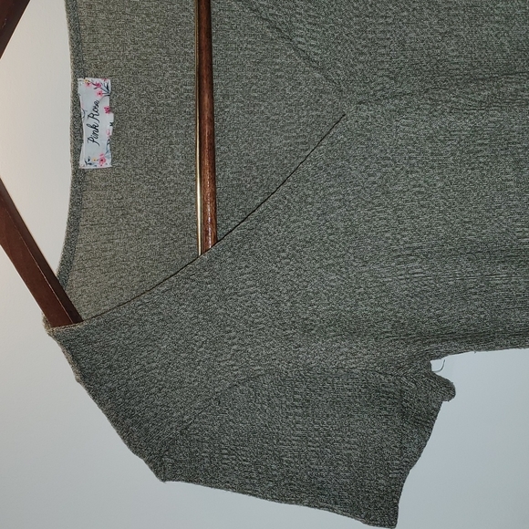 🫒 Pink Rose Olive Top - Picture 3 of 7
